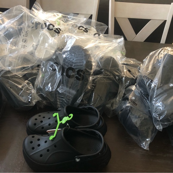 CROCS new Black Platform Clogs Unisex 

w8m6
W9m7
W10/m8 - Picture 9 of 9